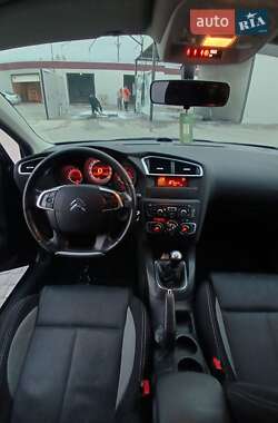 Хэтчбек Citroen C4 2012 в 