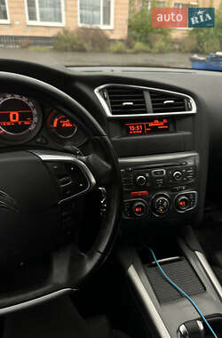 Хэтчбек Citroen C4 2011 в 