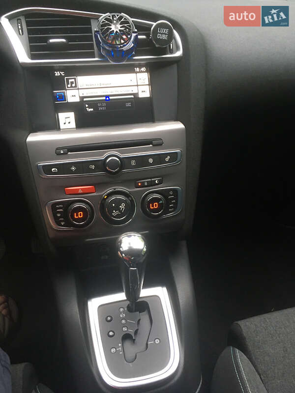 Хэтчбек Citroen C4 2015 в Хороле