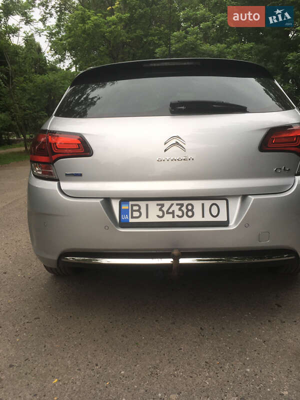 Хэтчбек Citroen C4 2015 в Хороле