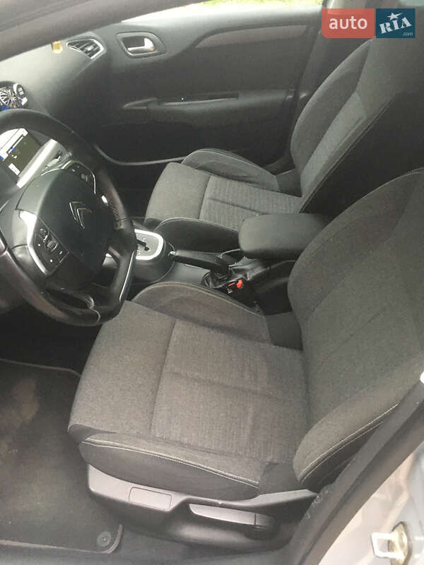 Хэтчбек Citroen C4 2015 в Хороле