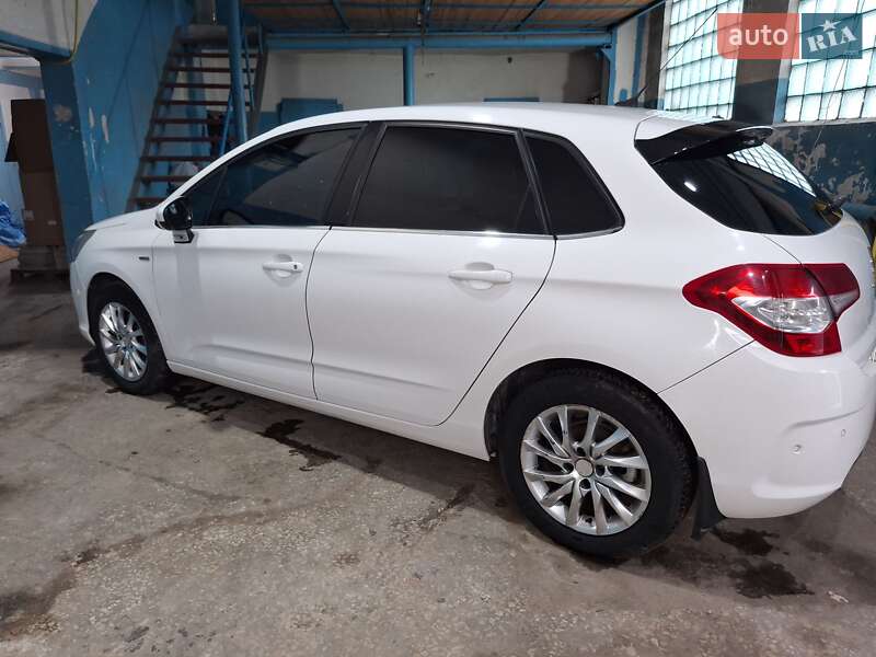 Хетчбек Citroen C4 2012 в Вараші