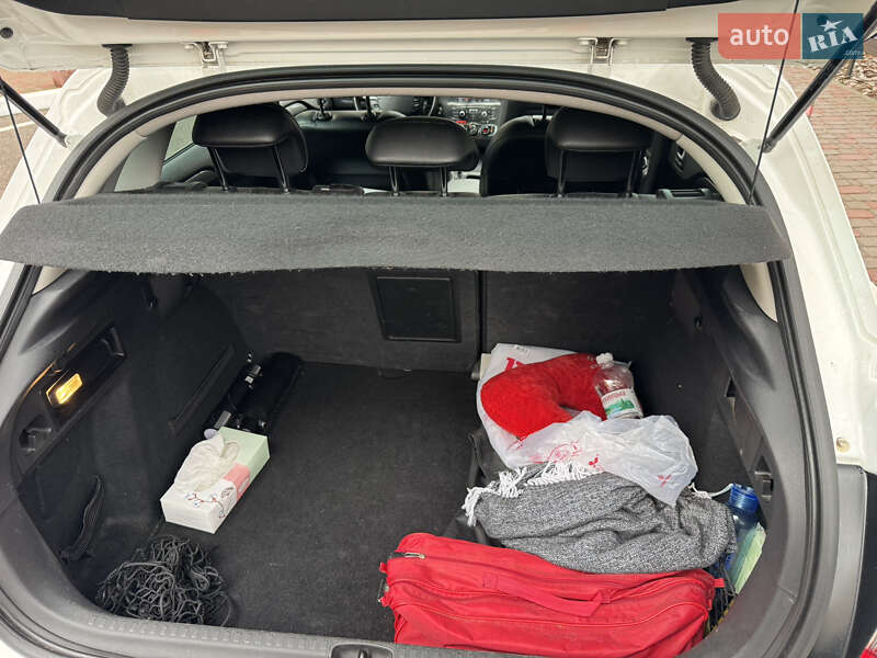 Хетчбек Citroen C4 2012 в Києві фото 10 Хетчбек Citroen C4 2012 в Києві