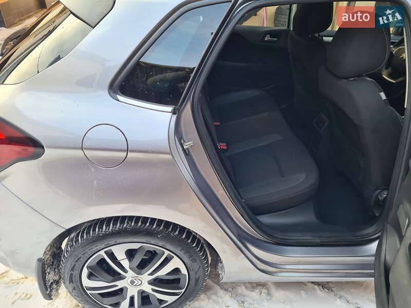 Хэтчбек Citroen C4 2016 в Львове