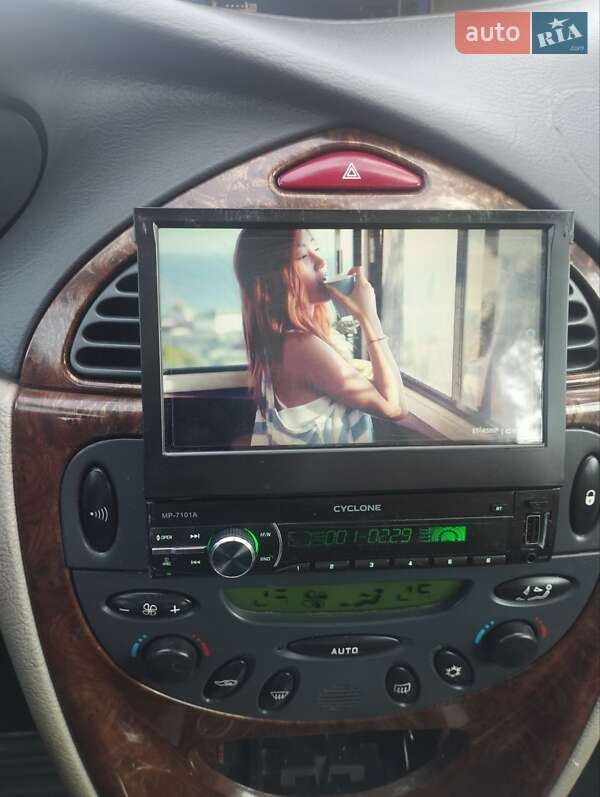 Седан Citroen C5 2001 в Горішніх Плавнях