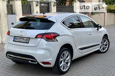 Хэтчбек Citroen DS4 2012 в 
