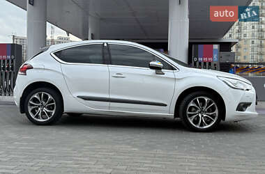 Хэтчбек Citroen DS4 2012 в 