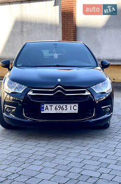 Хетчбек Citroen DS4 2012 в 