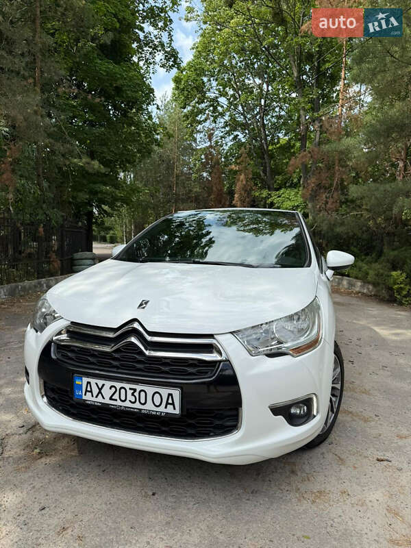 Хэтчбек Citroen DS4 2012 в 
