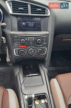 Хэтчбек Citroen DS4 2011 в 