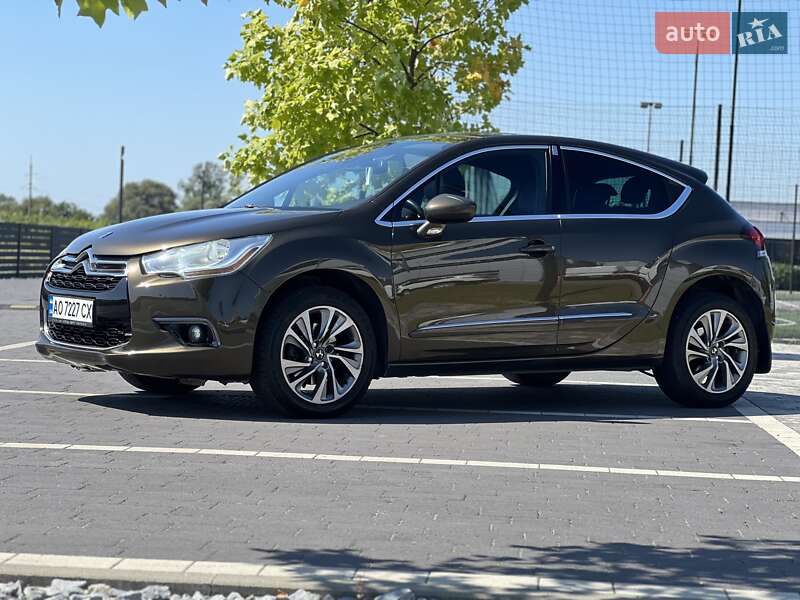 Хэтчбек Citroen DS4 2012 в 