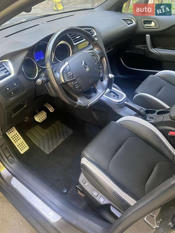 Хэтчбек Citroen DS4 2012 в Киеве