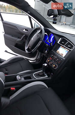Хетчбек Citroen DS4 2014 в  фото 25 Хетчбек Citroen DS4 2014 в