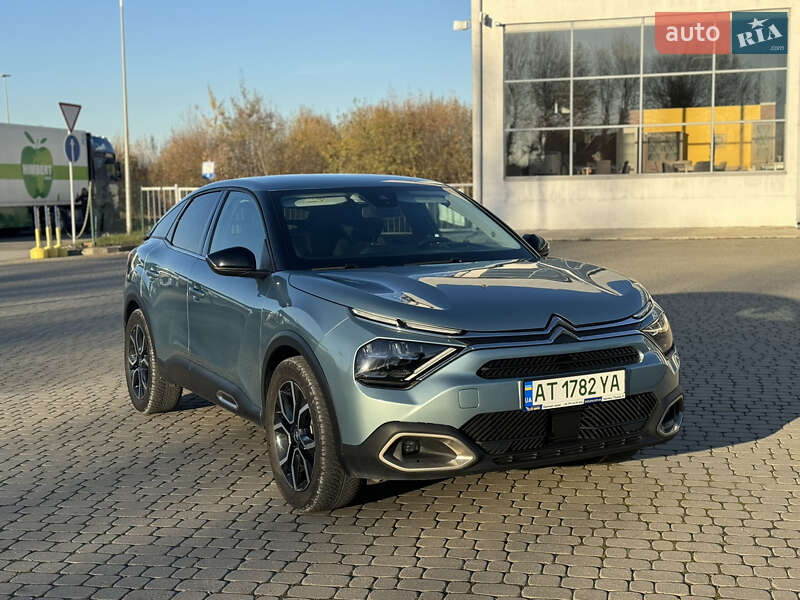 Хэтчбек Citroen e-C4 2022 в 