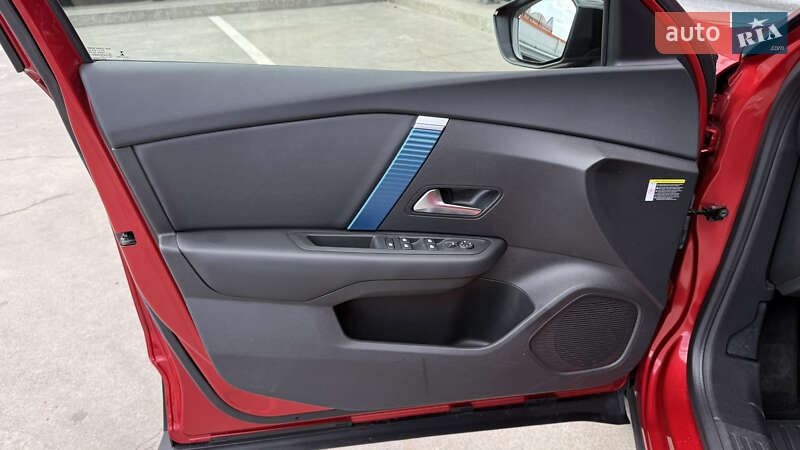 Хэтчбек Citroen e-C4 2023 в Киеве фото 18 Хэтчбек Citroen e-C4 2023 в Киеве