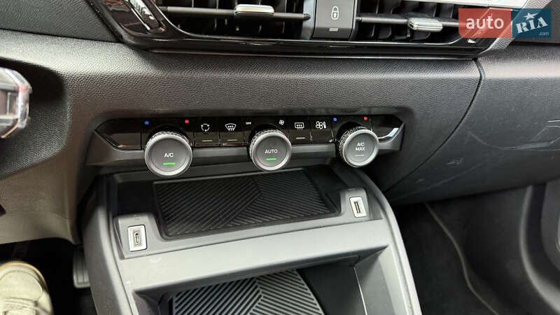 Хэтчбек Citroen e-C4 2023 в Киеве фото 31 Хэтчбек Citroen e-C4 2023 в Киеве