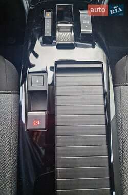 Хэтчбек Citroen e-C4 2022 в 