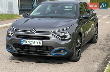 Хэтчбек Citroen e-C4 2022 в 