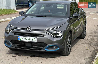 Хэтчбек Citroen e-C4 2022 в 