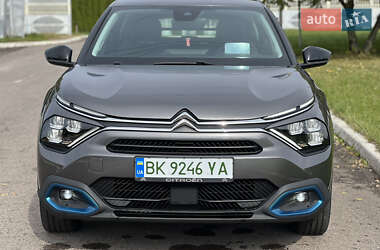 Хэтчбек Citroen e-C4 2022 в 