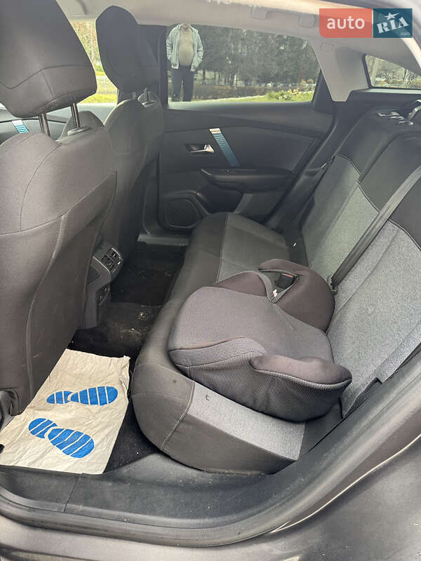 Хэтчбек Citroen e-C4 2022 в Кременце фото 16 Хэтчбек Citroen e-C4 2022 в Кременце