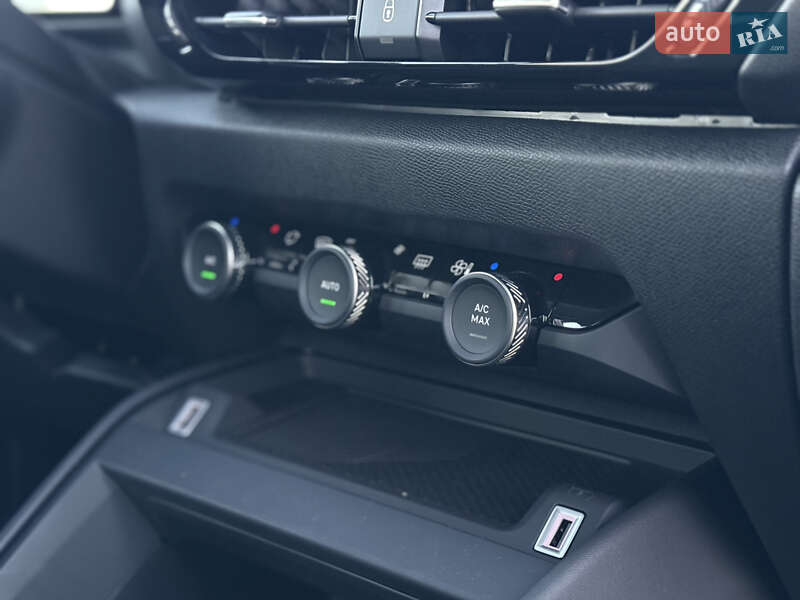 Хэтчбек Citroen e-C4 2022 в Львове