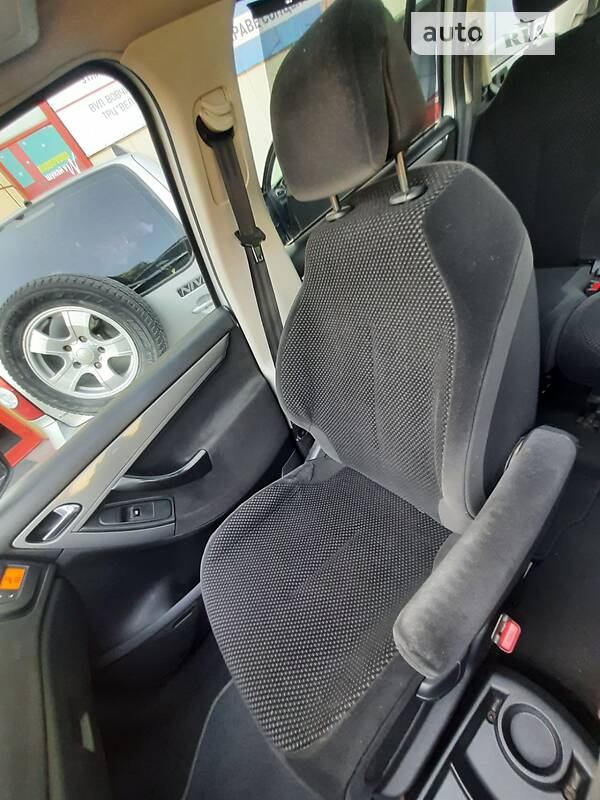 Минивэн Citroen Grand C4 Picasso 2008 в Ивано-Франковске фото 17 Минивэн Citroen Grand C4 Picasso 2008 в Ивано-Франковске