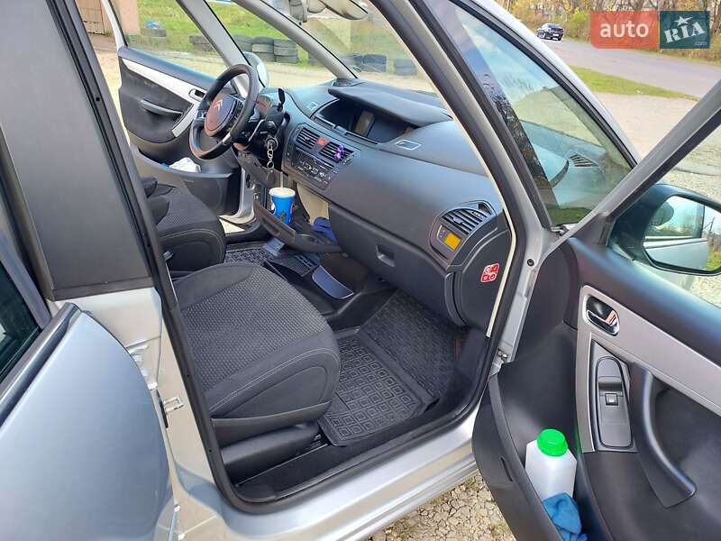 Минивэн Citroen Grand C4 Picasso 2011 в Комарному