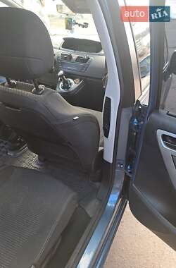 Минивэн Citroen Grand C4 Picasso 2011 в 