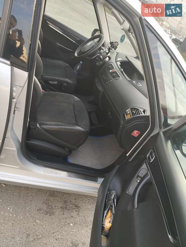 Минивэн Citroen Grand C4 Picasso 2012 в Львове