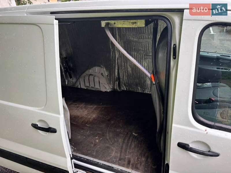 Вантажний фургон Citroen Jumpy 2011 в Львові