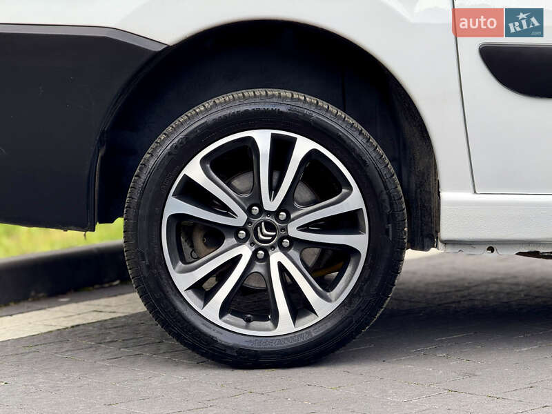 Вантажний фургон Citroen Jumpy 2014 в Міжгір'ї