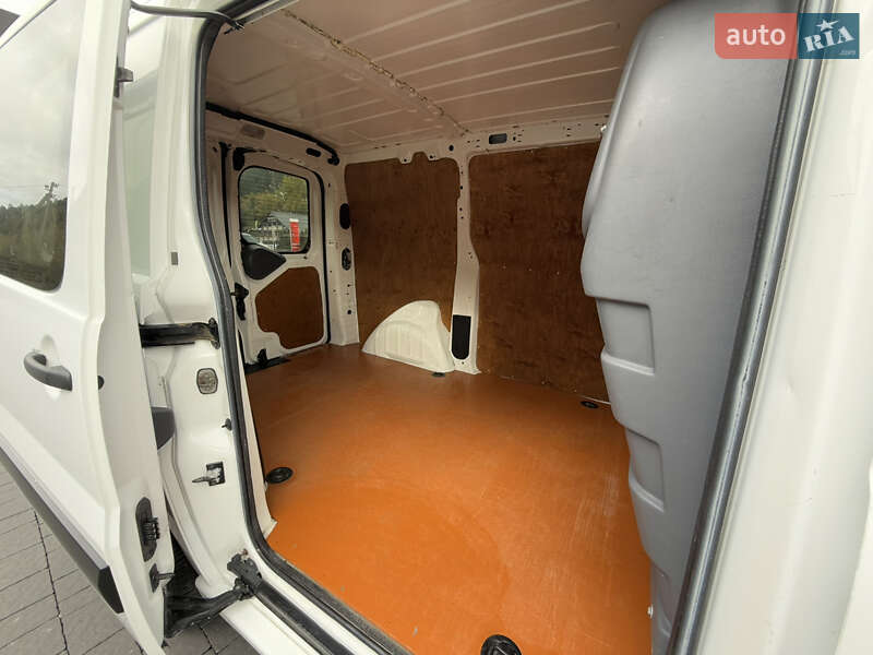 Вантажний фургон Citroen Jumpy 2014 в Міжгір'ї