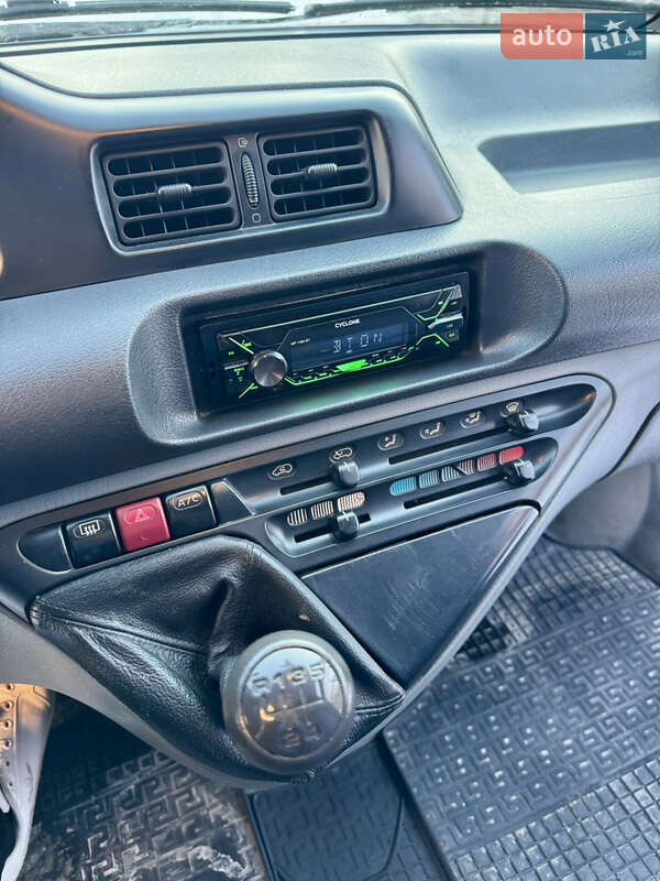 Вантажний фургон Citroen Jumpy 2006 в Львові