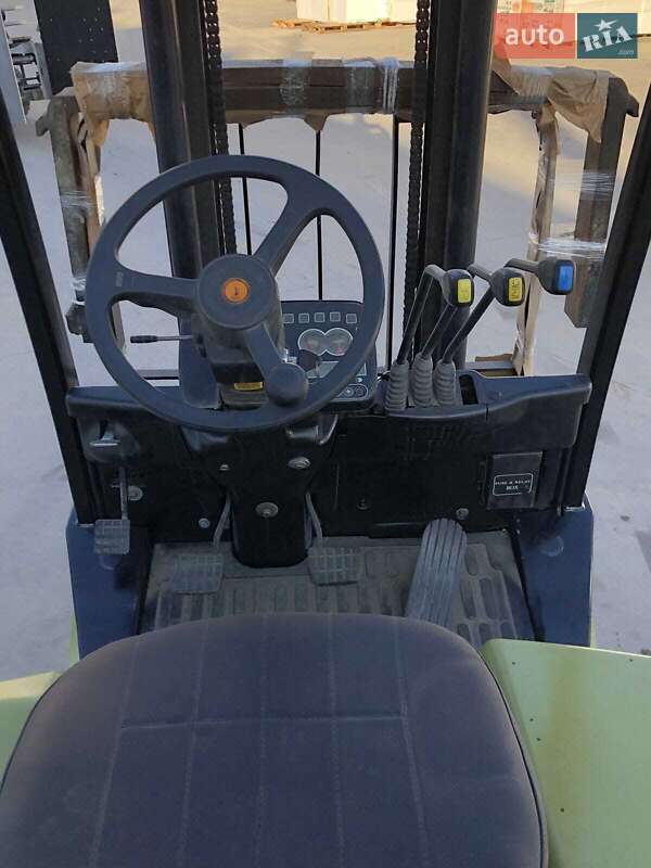 Вилочный погрузчик Clark C 2012 в Житомире