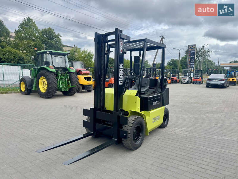 Вилочний навантажувач Clark CDP 2000 в Радомишлі