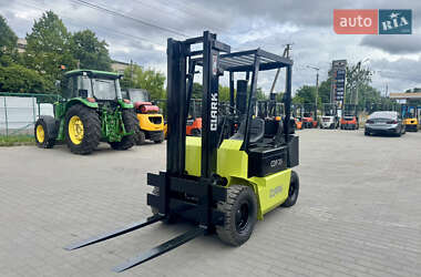 Вилочный погрузчик Clark CDP 2000 в 