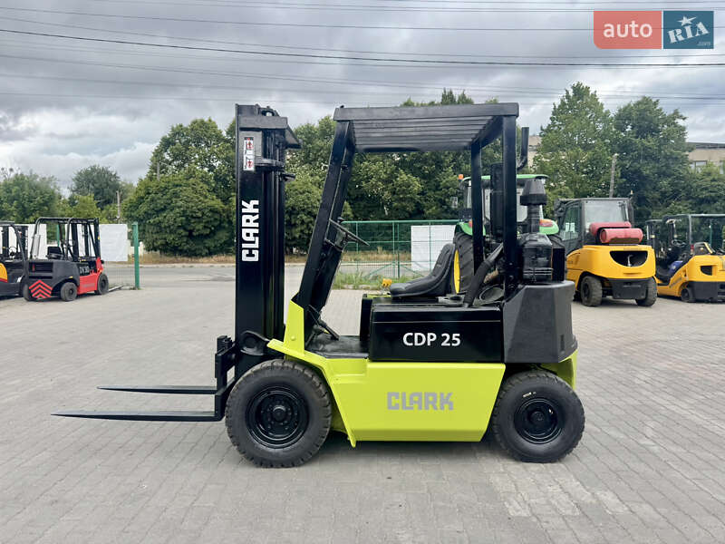 Вилочний навантажувач Clark CDP 2000 в Радомишлі
