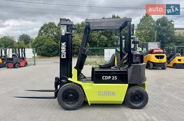 Вилочный погрузчик Clark CDP 2000 в 