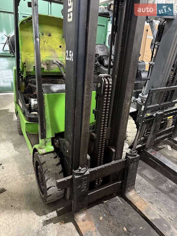 Вилочный погрузчик Clark CGP 1997 в Хмельницком