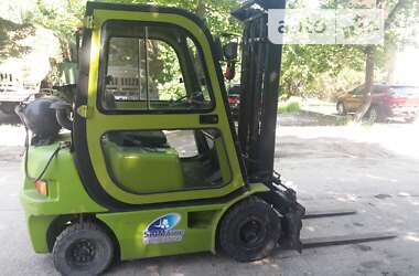 Вилочний навантажувач Clark CMP 2000 в 