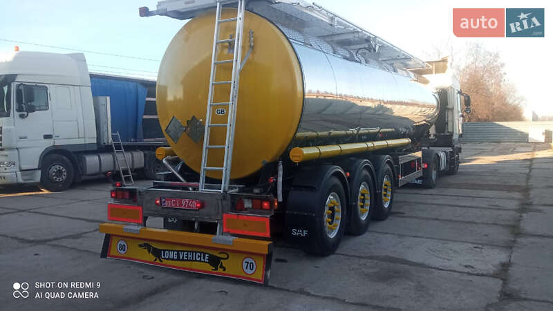 Цистерна Clayton Commercial S1 2002 в Житомире