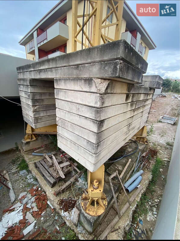 Баштовий кран Comedil CTL 2001 в Ужгороді