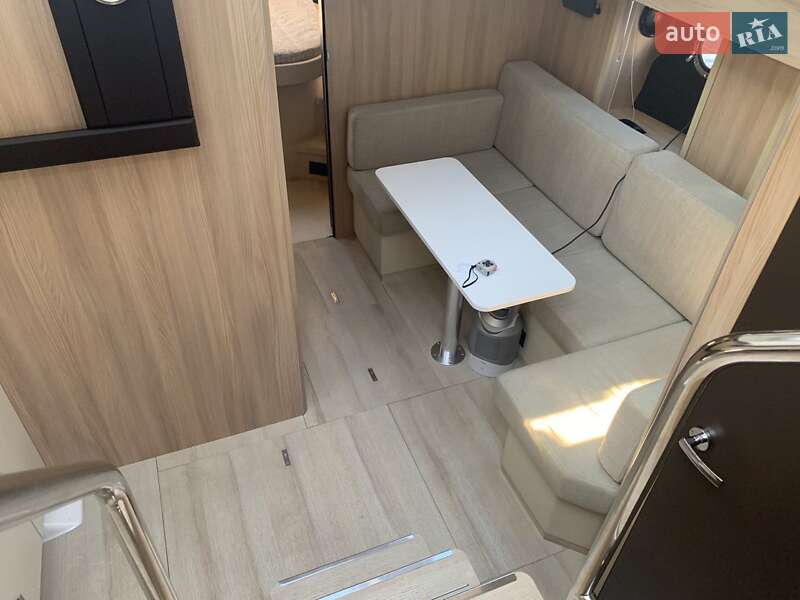 Моторна яхта Cranchi M 44HT 2016 в Києві