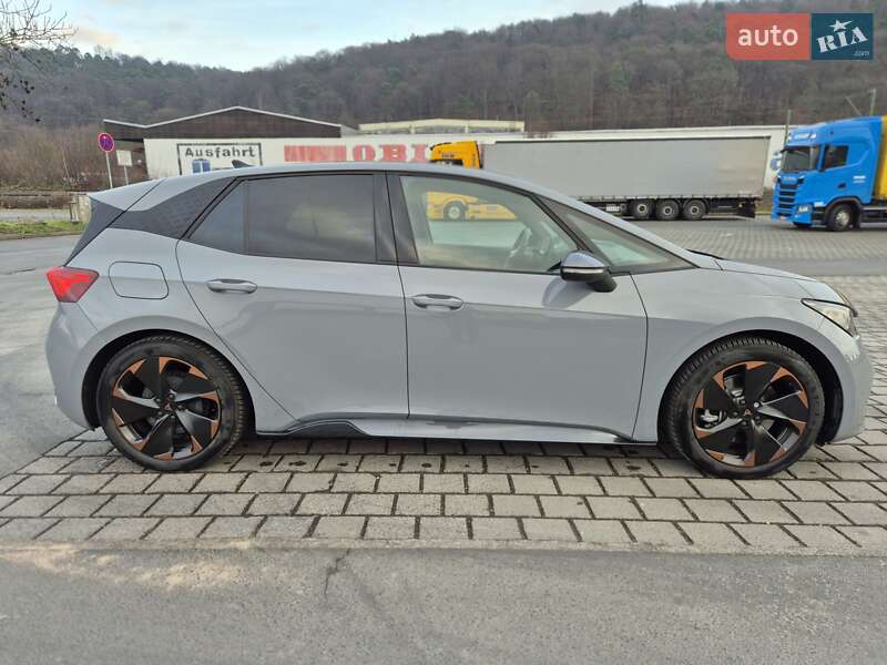 Хэтчбек Cupra Born 2024 в Мукачево