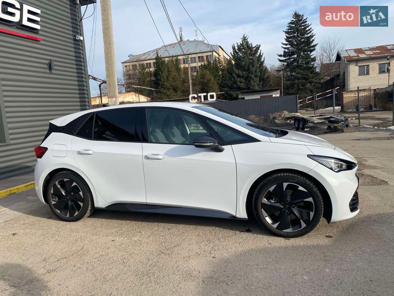 Хэтчбек Cupra Born 2023 в Тысменице