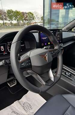 Хэтчбек Cupra Leon 2024 в 