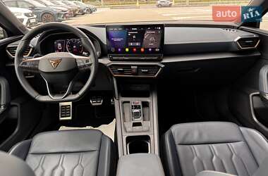 Хэтчбек Cupra Leon 2024 в 