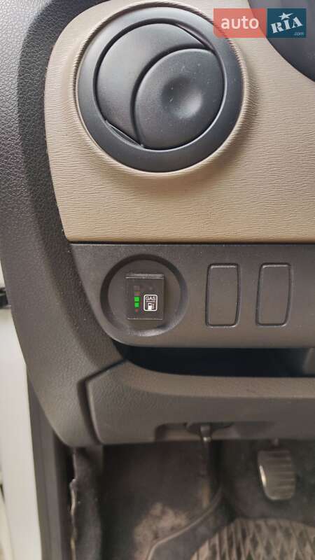 Грузовой фургон Dacia Dokker 2013 в Киеве
