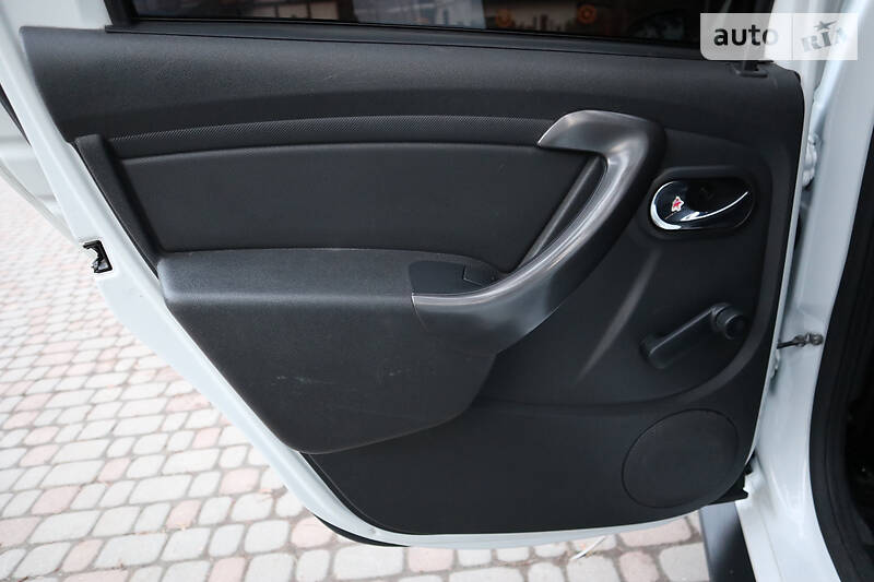 Позашляховик / Кросовер Dacia Duster 2015 в Дрогобичі